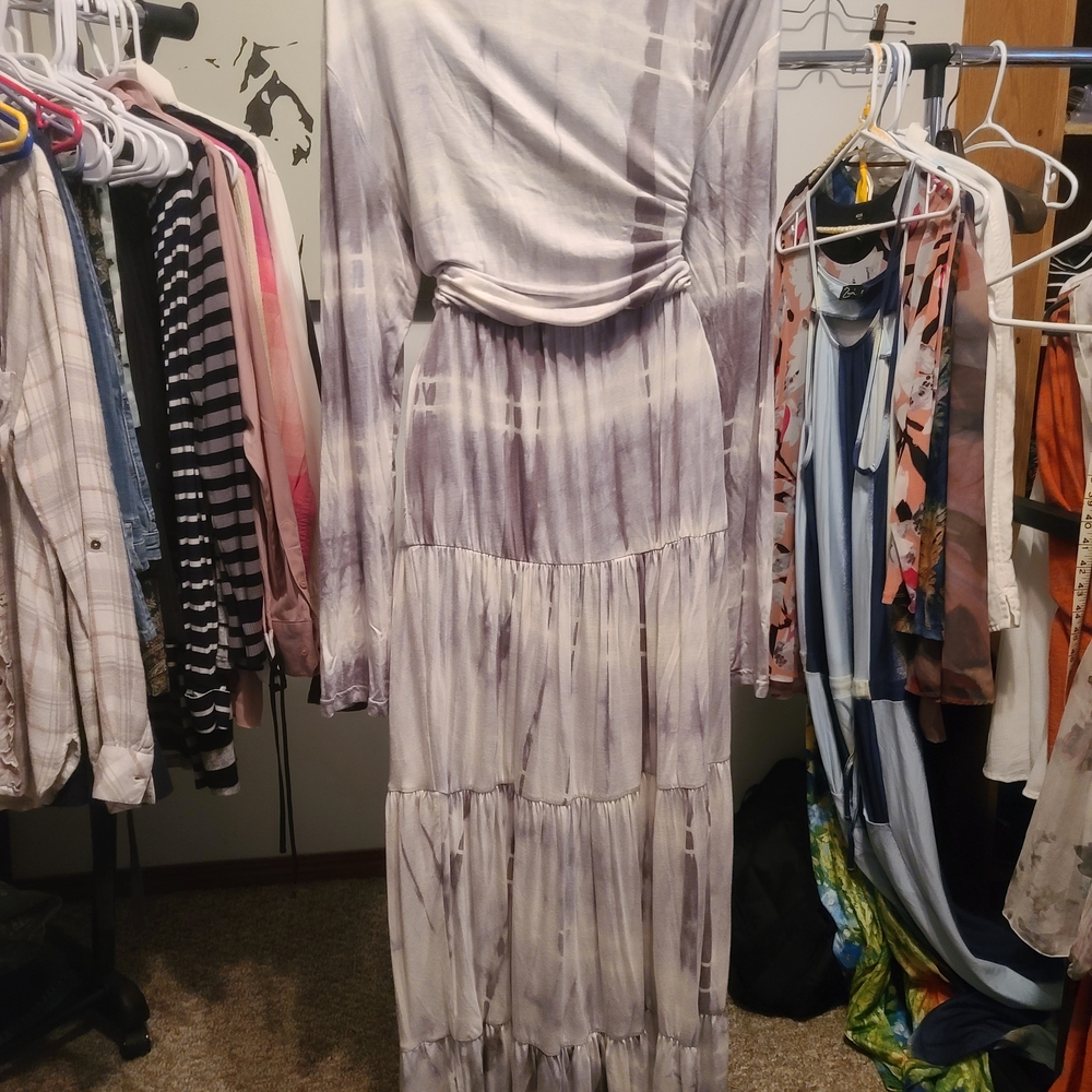 Elegant Gray Long Sleeved Maxi Dress - Picture 6 of 8